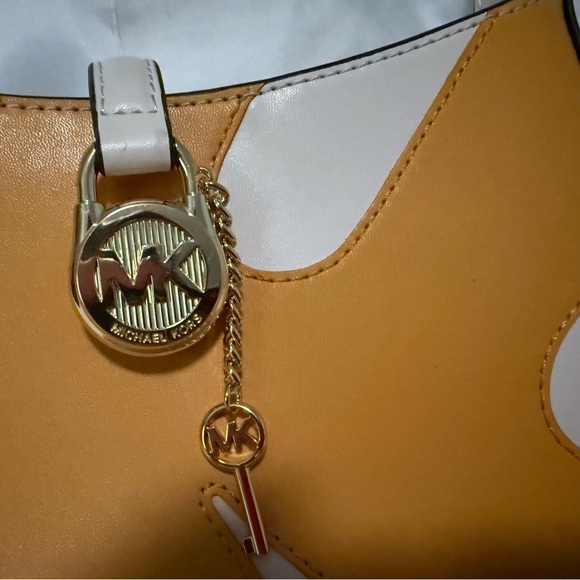 Michael Kors NWT “Lyra” small Pouchette fantastic Sunburst Yellow and Cream! - Picture 3 of 8